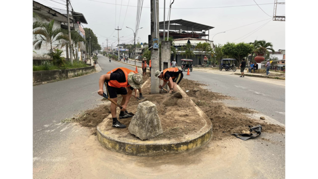 Gran jornada de desarenado, limpieza, riego y ornamentación de la Av. Lima Cdra. 06 a la 14, Tarapoto.