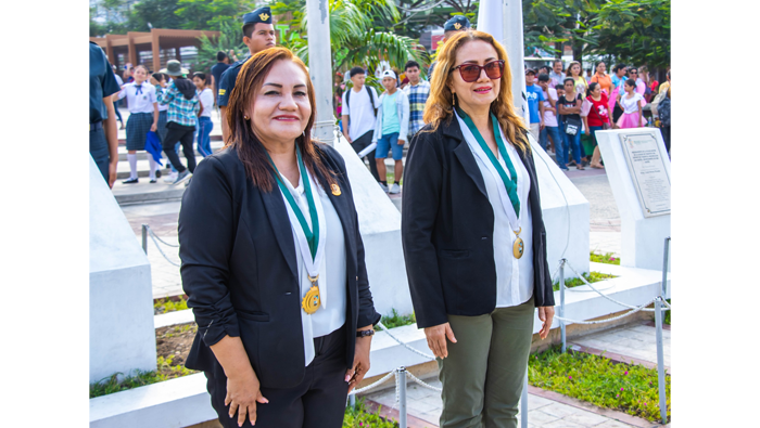 Ceremonia de Izamiento de nuestro Pabell贸n Nacional en la Plaza Mayor de Tarapoto.