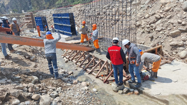 Pasco.- La Contraloría General alertó deficiencias en la ejecución de la obra de mejoramiento y ampliación del servicio de protección contra inundaciones tramo Cushitambo – Tingo del Barrio Collanna, en el distrito de Paucartambo, debido a la aprobación de valorizaciones con partidas no ejecutadas.