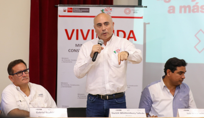 Ministro Durich Whittembury en Piura