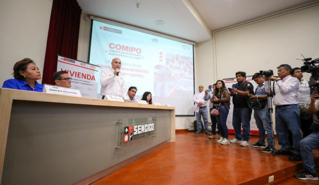 Ministro Durich Whittembury en Piura