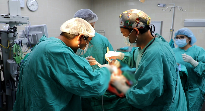 Médicos de EsSalud Cusco reconstruyen el cráneo de bebé con deformidad congénita