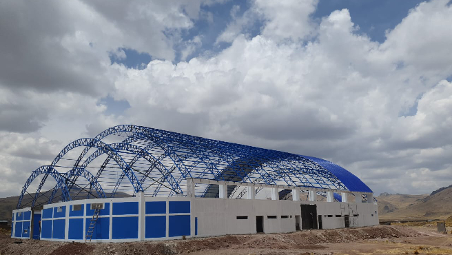 Puno.– La Contraloría General de la República identificó deficiencias en la adquisición, fabricación e instalación del techo parabólico del Coliseo Municipal del centro poblado Chilahuito, ubicado en el distrito de Paratia, provincia de Lampa. La obra, valorizada en más de S/ 2 millones 99 mil, y a cargo de la Municipalidad Distrital de Paratia, presenta riesgos que podrían comprometer su correcta ejecución.