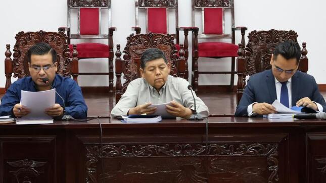 En la última sesión ordinaria, el Concejo Provincial de Mariscal Nieto discutió y aprobó diversos dictámenes y documentos cruciales, en cumplimiento de las normativas vigentes y con miras a un desarrollo sostenible.