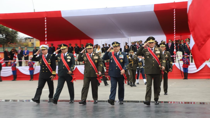 Celebración del Día de las Fuerzas Armadas en la Plaza a la Bandera