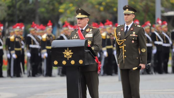 Celebración del Día de las Fuerzas Armadas en la Plaza a la Bandera