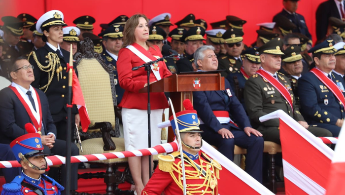 Celebración del Día de las Fuerzas Armadas en la Plaza a la Bandera