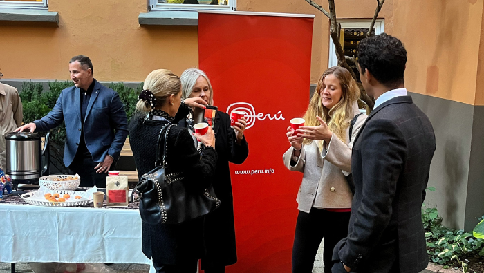 Embajada peruana en Noruega celebra el Día Internacional del Café con una degustación de café nacional en Oslo