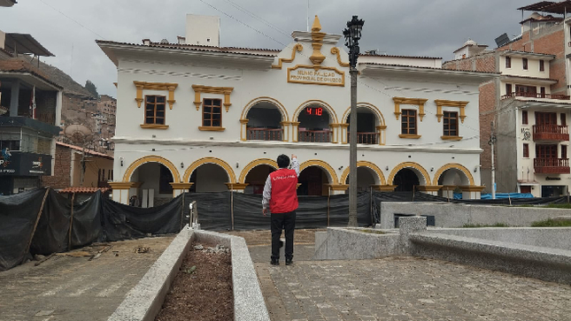 La Libertad.– El órgano sancionador de la Contraloría General de la República declaró consentida y, en consecuencia, firme la resolución que sanciona a un exfuncionario de la Municipalidad Provincial de Otuzco (MPO) con 3 años y 1 mes de inhabilitación para el ejercicio de la función pública, debido a la comisión de una conducta infractora muy grave en materia de responsabilidad administrativa funcional, conforme a lo previsto en la Ley N.° 27785 y sus modificatorias, que otorgan a la CGR la potestad sancionadora.