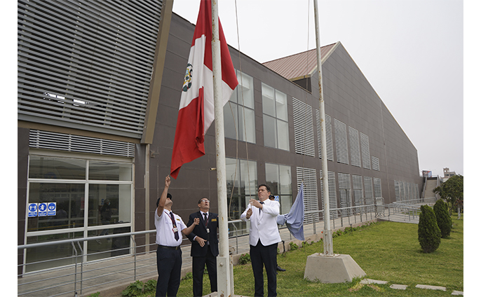 Por el Día de la Medicina Peruana, el Hospital Regional Lambayeque realizó la ceremonia de izamiento del Pabellón Nacional