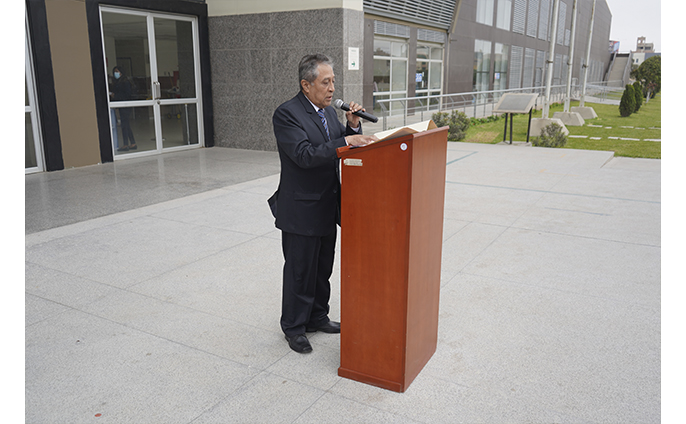 Por el Día de la Medicina Peruana, el Hospital Regional Lambayeque realizó la ceremonia de izamiento del Pabellón Nacional
