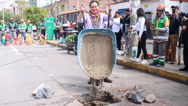 inicio la obra de renovación de sistema de abastecimiento y agua potable y redes de alcantarillado en la Av. Manco Capac