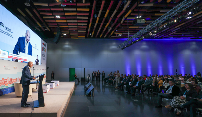 Ministro Durich Whittembury clausura III Foro Urbano Nacional 2024