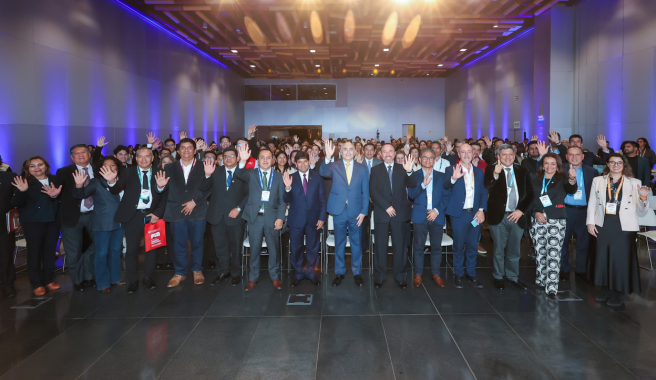 Ministro Durich Whittembury clausura III Foro Urbano Nacional 2024