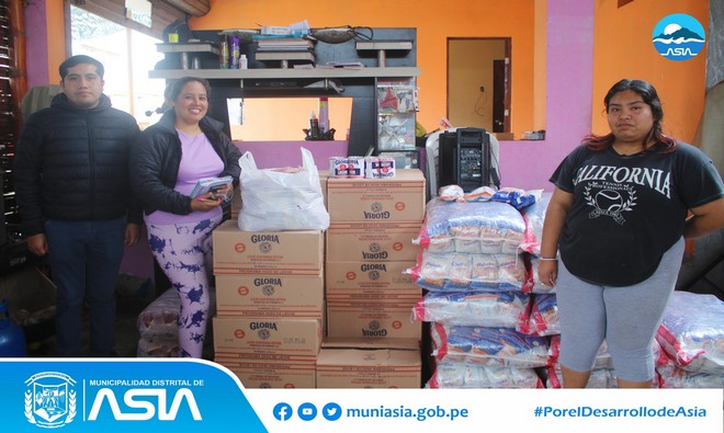 Con la finalidad de reforzar la alimentación de nuestros niños, madres gestantes y adultos mayores, la Municipalidad Distrital de Asia que lidera el alcalde Isaias Alcántara Malasquez, a través Subgerencia de Programas Sociales y Salud, realizó la repartición de las raciones del Programa Vaso de Leche (PVL), correspondiente a los meses de agosto y setiembre, a los 3390 beneficiarios del programa social.
Durante la entrega del PVL a los 18 comités, se contó con la presencia de los regidores, Hitler Quiroz Bocanegra, Alejandra Sánchez Prada y Cristhian Hernández Centeno.