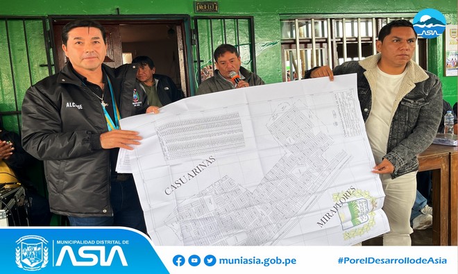 on el fin de viabilizar proyectos para el desarrollo y progreso de nuestro distrito, el alcalde de la Municipalidad Distrital de Asia, Isaias Alcántara Malásquez, participó este fin de semana en la reunión que sostuvo la Comunidad Campesina de Asia (CCA) representado por el presidente Alfredo García Penas, para solicitar a la asamblea un terreno para construir la Casa del Adulto Mayor, en el cual fue aprobado por los comuneros.
Además nuestra máxima autoridad edil solicitó 2 hectáreas de terreno para construir el Vivero Municipal y 2 hectáreas de terreno para la Planta de Compostaje; ambos pedidos también fueron aprobados por los presentes.
“Agradezco a todos los comuneros y al presidente de la comunidad, Alfredo García Penas, junto a su directiva por apoyarnos en la donación de estos terrenos, que ayudará al progreso y desarrollo de nuestro distrito”, expresó el alcalde Isaias Alcántara.
De esta manera, la actual gestión municipal viene trabajando y gestionado ante las diversas autoridades proyectos en beneficio de nuestra población asiana.