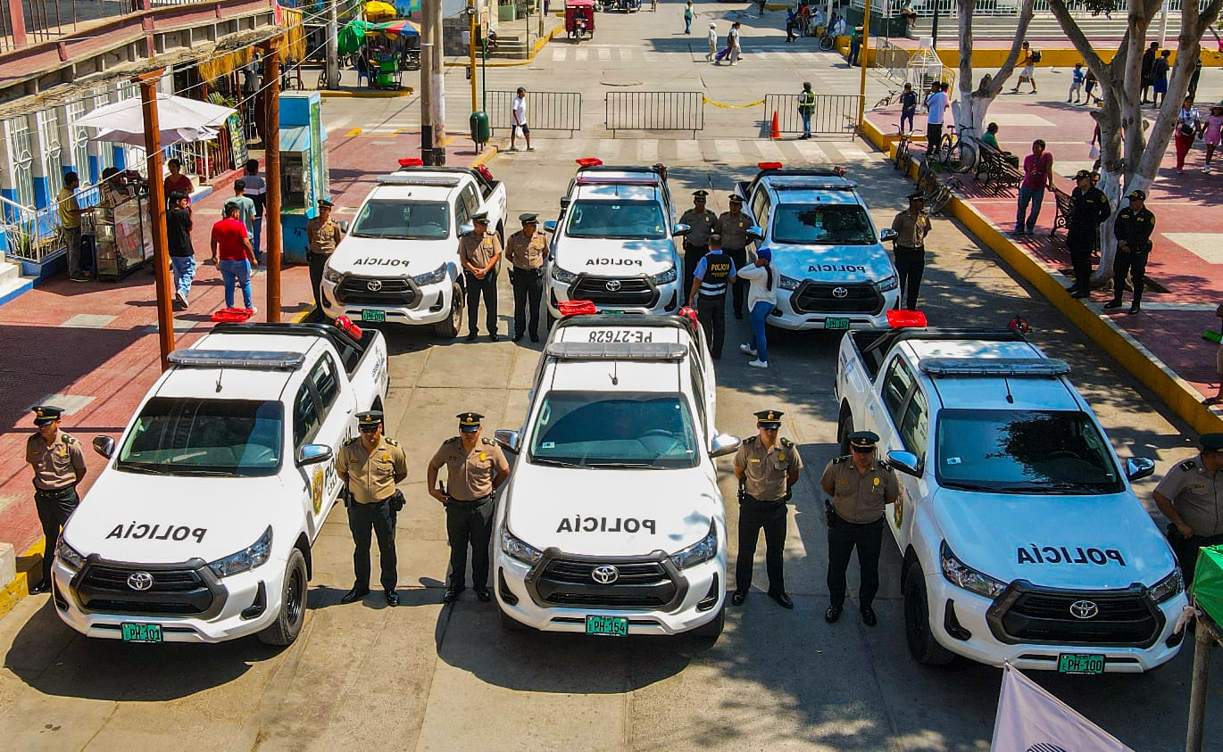 Gobernador Luis Neyra entrega camionetas para Catacaos y Bajo Piura, y anuncia que vienen muchas más