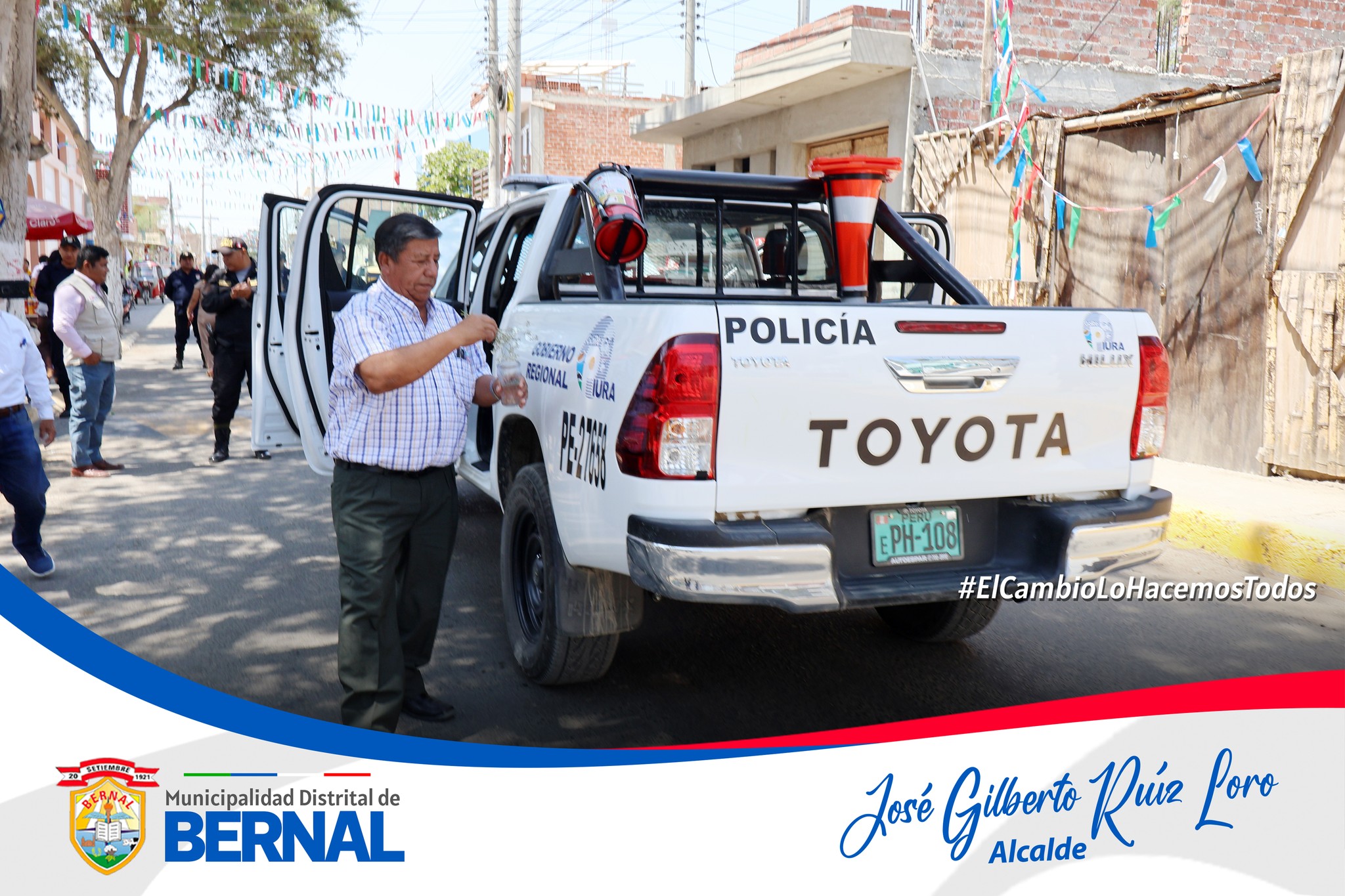 Bendición de nueva camioneta fortalece la seguridad en Bernal.