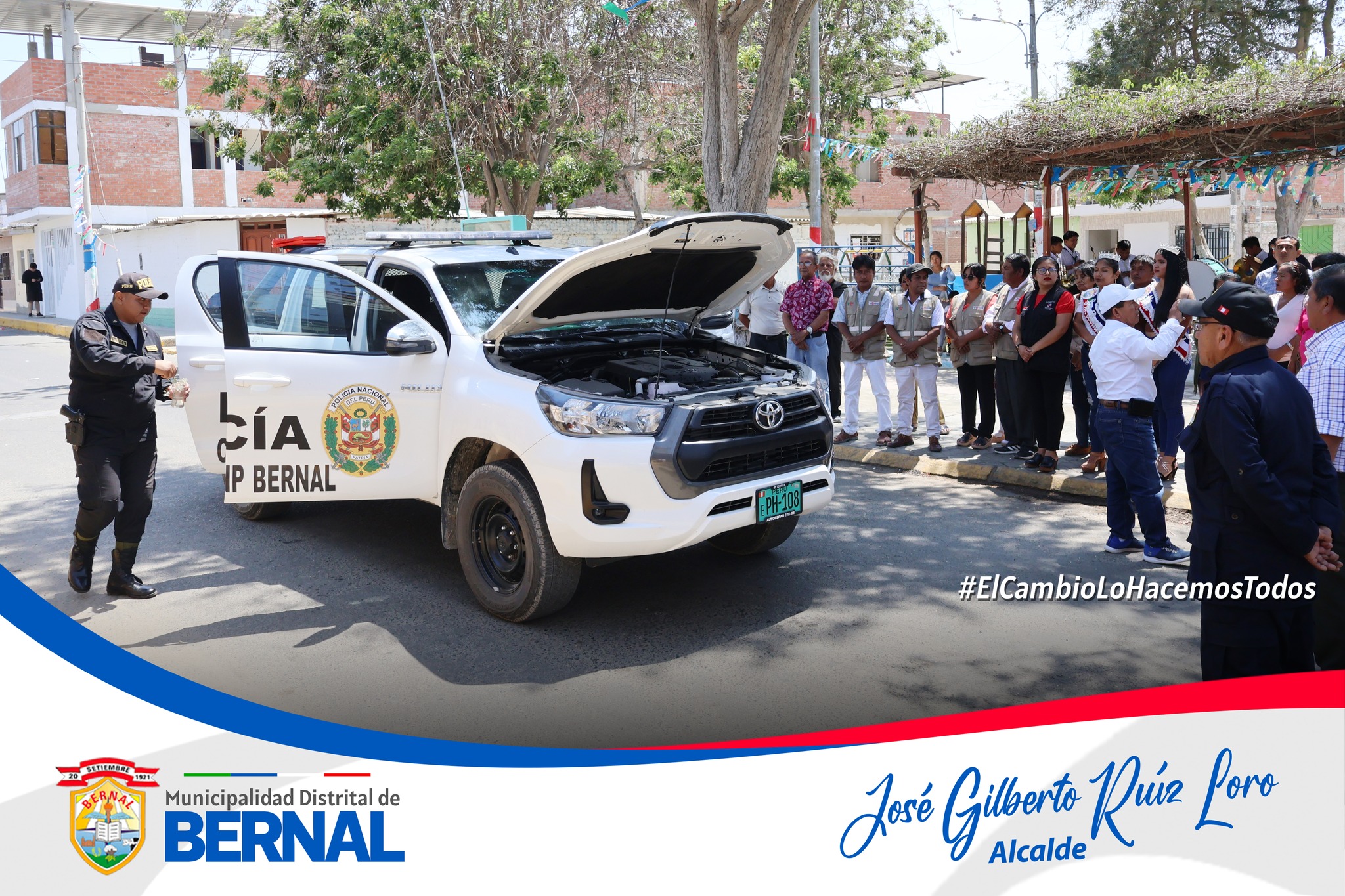Bendición de nueva camioneta fortalece la seguridad en Bernal.