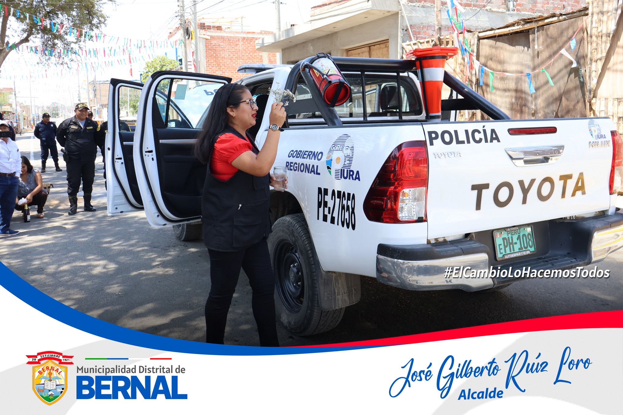 Bendición de nueva camioneta fortalece la seguridad en Bernal.