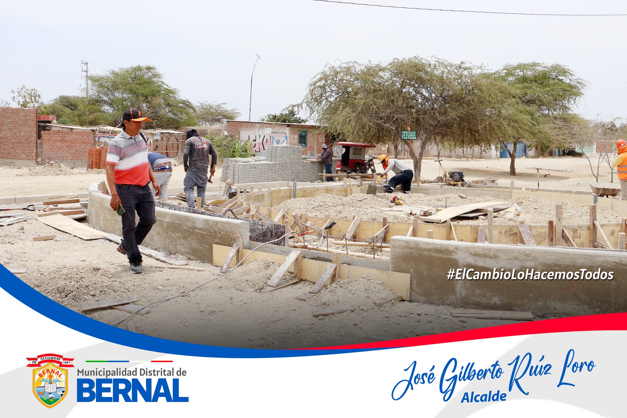 Alcalde y regidores del distrito de Bernal inspeccionan el avance de la obra del parque principal del Caserรญo Cordillera