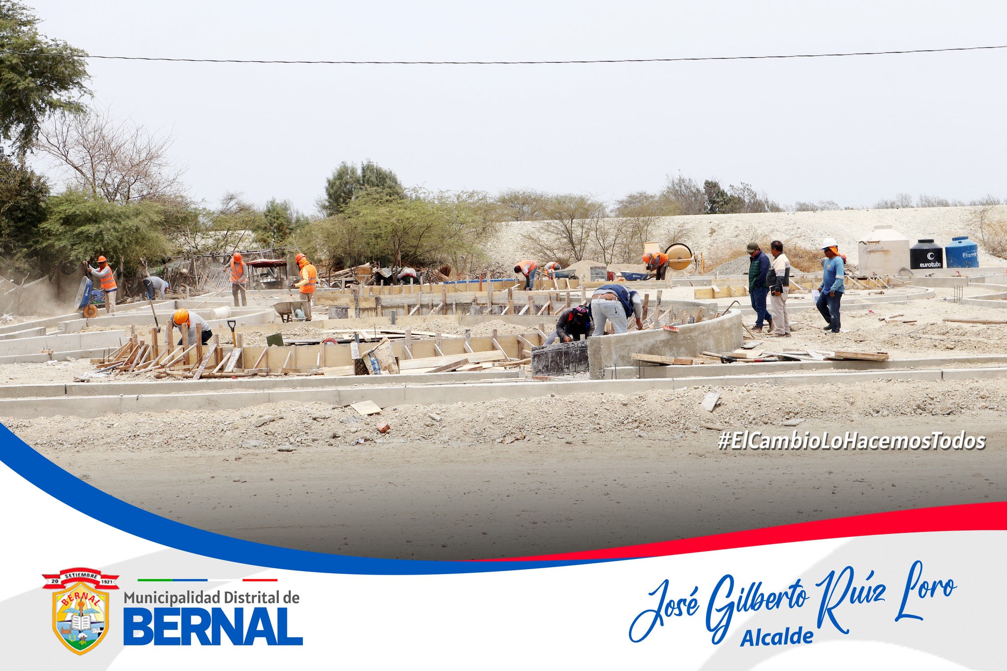 Alcalde y regidores del distrito de Bernal inspeccionan el avance de la obra del parque principal del Caserรญo Cordillera