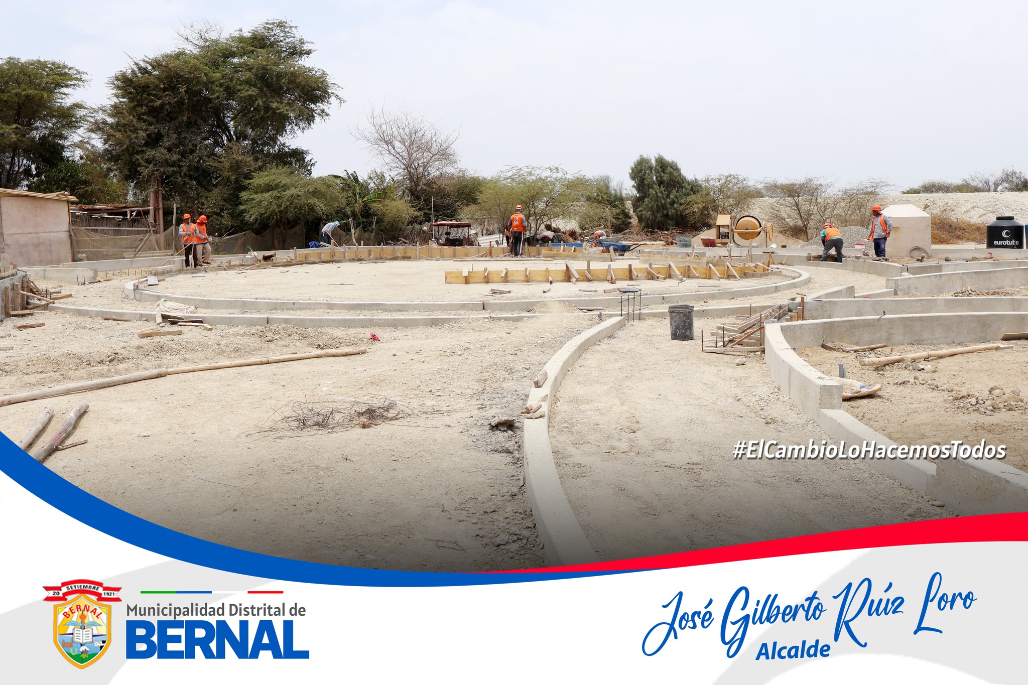 Alcalde y regidores del distrito de Bernal inspeccionan el avance de la obra del parque principal del Caserรญo Cordillera