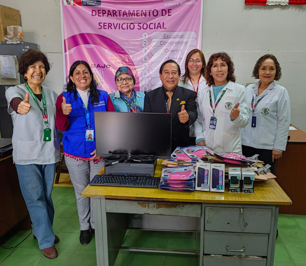 OIM donó computadora y celulares
