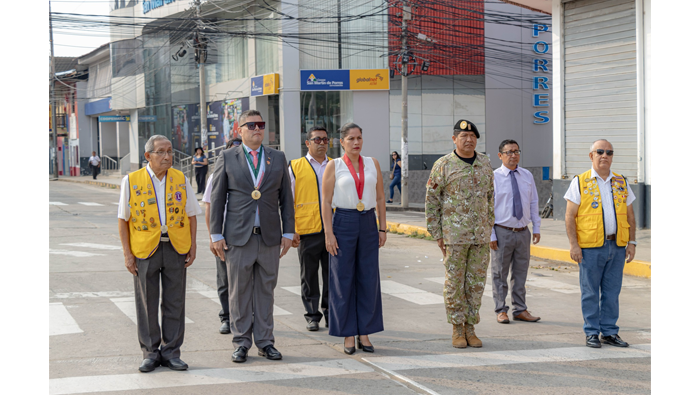 Ceremonia de Izamiento de nuestro Pabellón Nacional en la Plaza Mayor de Tarapoto.