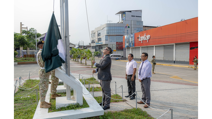 Ceremonia de Izamiento de nuestro Pabellón Nacional en la Plaza Mayor de Tarapoto.