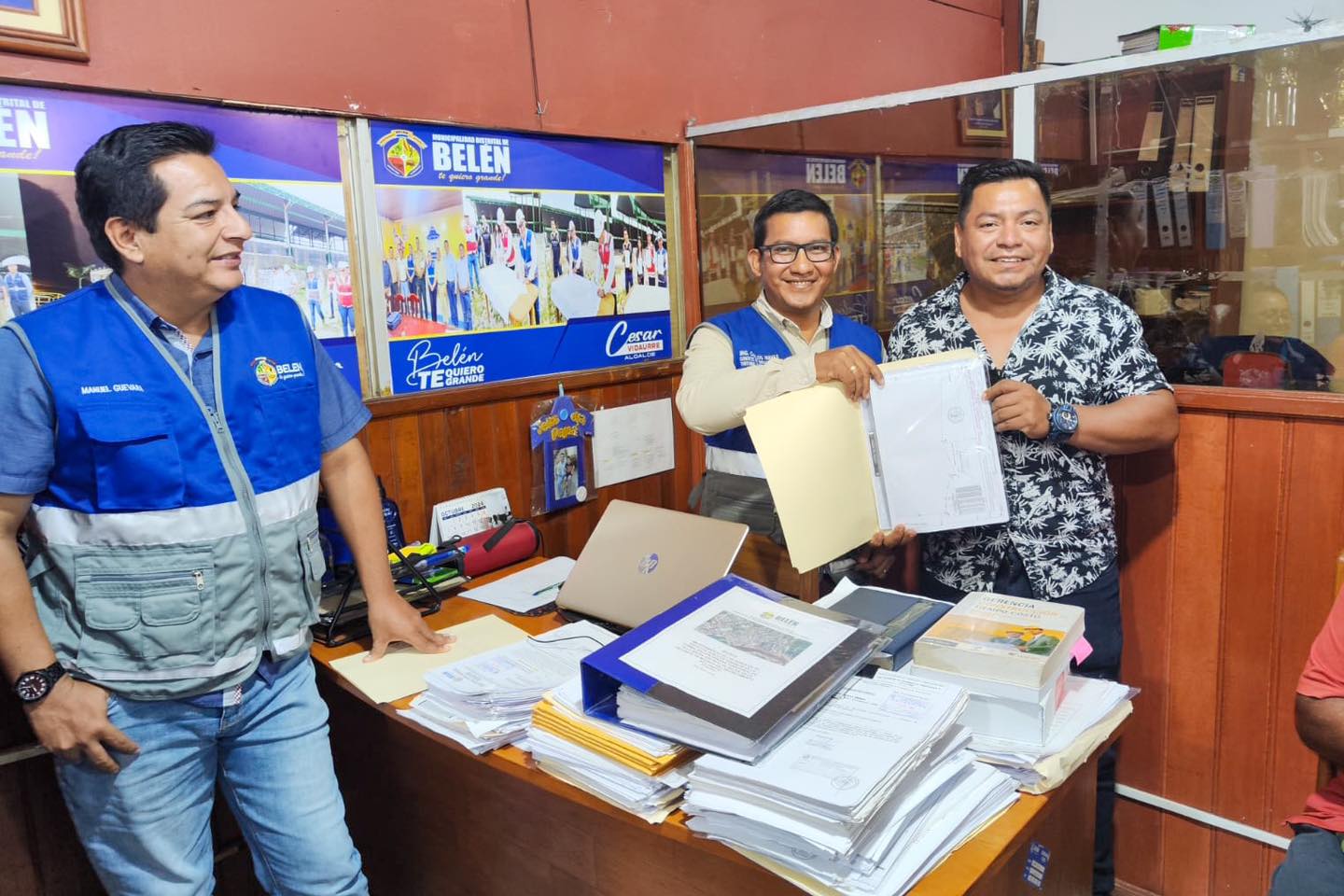 Muni belΓ©n impulsa el desarrollo en Cabo Lopez con entrega de planos para luz y agua