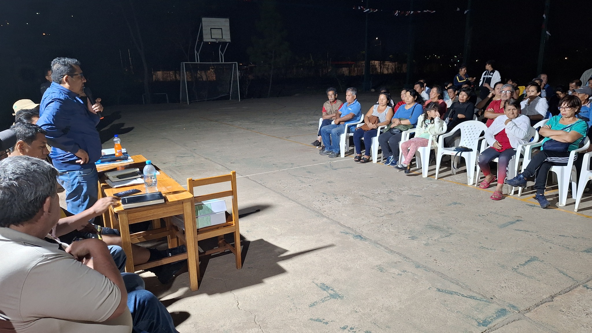 Alcalde informa avances en reunión con vecinos de Macamango