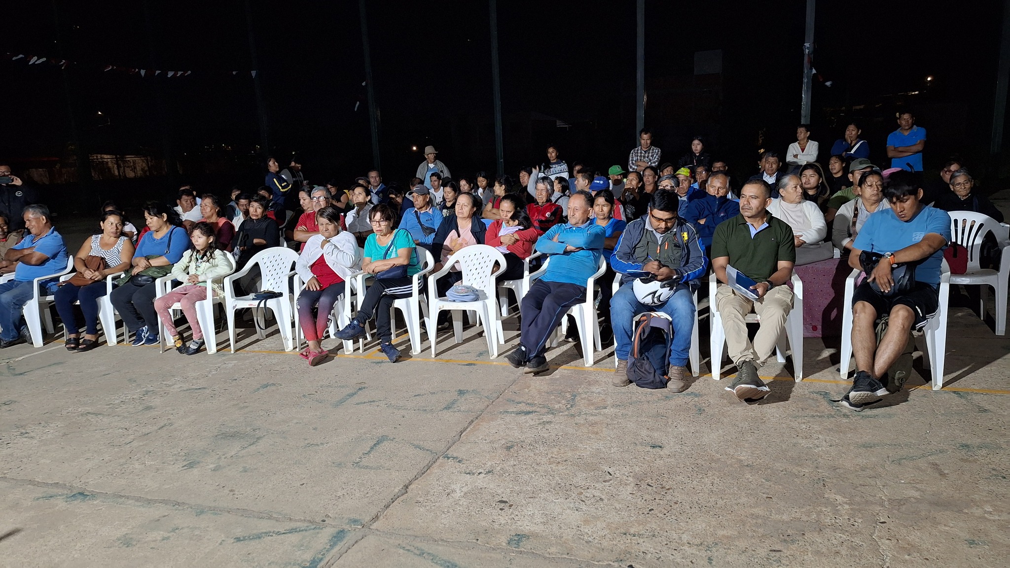 Alcalde informa avances en reunión con vecinos de Macamango