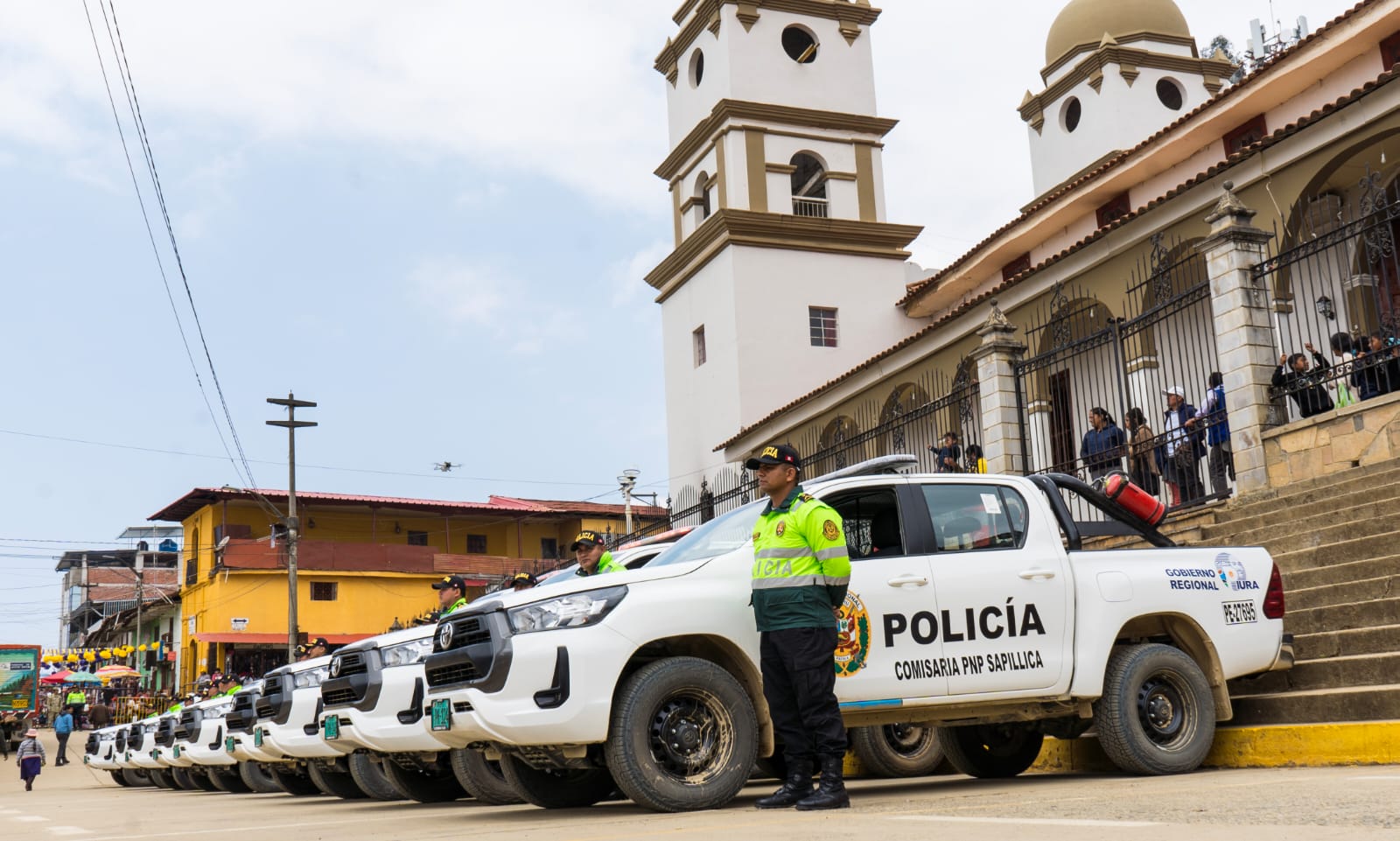 Gobernador entrega 9 camionetas para reforzar seguridad ciudadana en Ayabaca y sus distritos