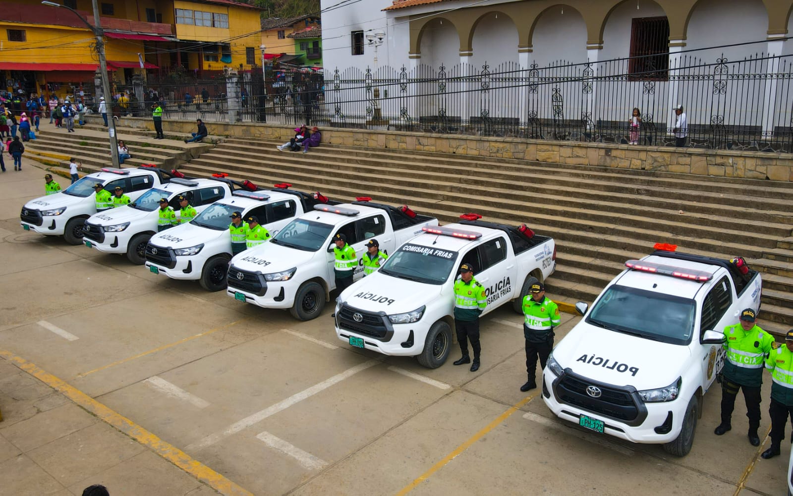 Gobernador entrega 9 camionetas para reforzar seguridad ciudadana en Ayabaca y sus distritos