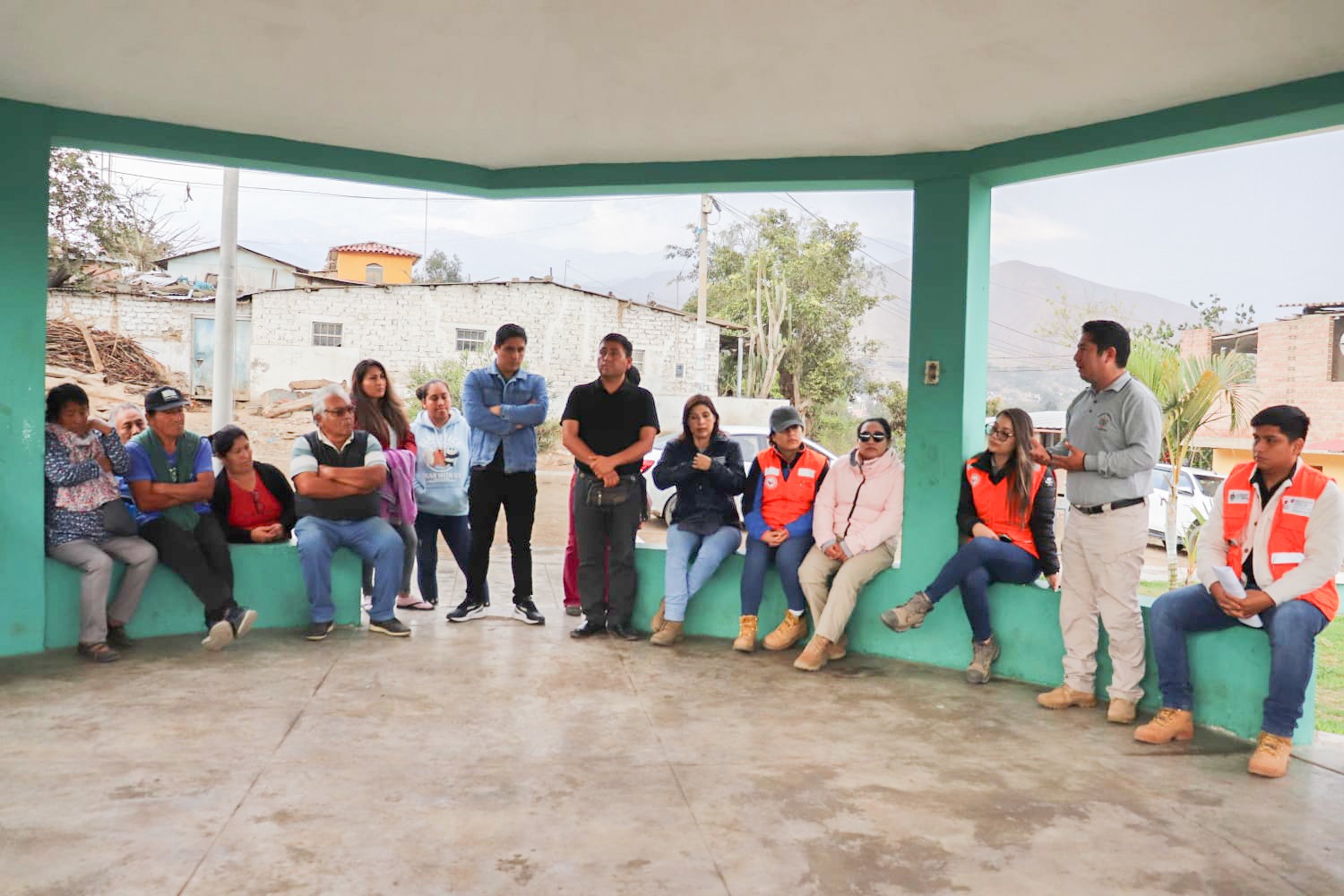 Gore iniciará estudio de análisis de riesgo para titular a 80 familias de Simbal