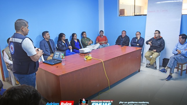 💠𝗥𝗘𝗨𝗡𝗜𝗢́𝗡 𝗦𝗢𝗕𝗥𝗘 𝗘𝗟 𝗙𝗨𝗡𝗖𝗜𝗢𝗡𝗔𝗠𝗜𝗘𝗡𝗧𝗢 𝗗𝗘𝗟 𝗖𝗘𝗡𝗧𝗥𝗢 𝗗𝗘 𝗦𝗔𝗟𝗨𝗗 𝗠𝗘𝗡𝗧𝗔𝗟 𝗖𝗢𝗠𝗨𝗡𝗜𝗧𝗔𝗥𝗜𝗢 𝗘𝗡 𝗦𝗜𝗛𝗨𝗔𝗦
En las instalaciones de la Municipalidad Provincial de Sihuas, se llevó a cabo una importante reunión con representantes de la Red de Salud Conchucos Norte y el Hospital de Apoyo Sihuas, junto a funcionarios de la comuna provincial.
El objetivo principal fue discutir el funcionamiento del Centro de Salud Mental Comunitario en nuestra provincia. Durante la reunión, el personal de la Red de Salud Conchucos Norte brindó un informe detallado sobre cómo sería el funcionamiento y necesidades para su operación efectiva, en beneficio de todos los sihuasinos y comunidades aledañas.
Las intervenciones de todos los presentes fueron positivas, destacando la importancia de contar con este servicio en la provincia. Además, el compromiso de la Municipalidad es firme y estamos dispuestos a trabajar para que este centro sea una realidad en nuestra provincia.
Se contó con la participación de los regidores provinciales Walter Morillo y Johaan Villanueva; el director del Hospital de Apoyo Sihuas, Eduardo Liñan y su equipo técnico; el director ejecutivo de la Red de Salud Conchucos Norte, Sergio Vargas; el coordinador de Salud Mental, Andrés Castillo; y  el representante de la Asociación de Gestión y Desarrollo de la Provincia de Sihuas, Norbil Paz.
¡Juntos, avanzamos hacia un mejor futuro en salud mental para Sihuas! 💪🌱
