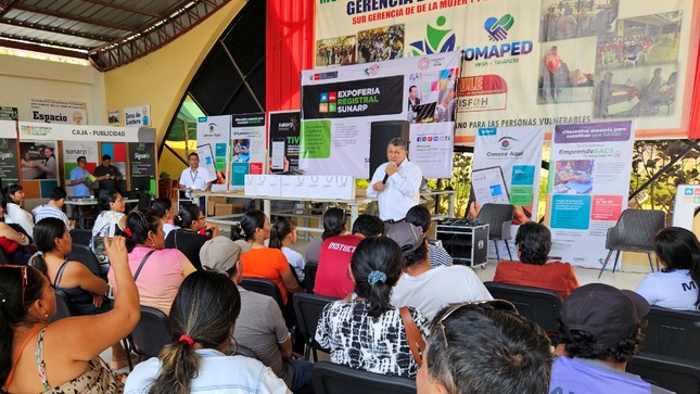 Foto de Servidores de Sunarp exponen sobre servicios registrales en la Expoferia Sunarp