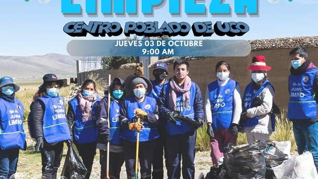 Personas con uniforme azul 