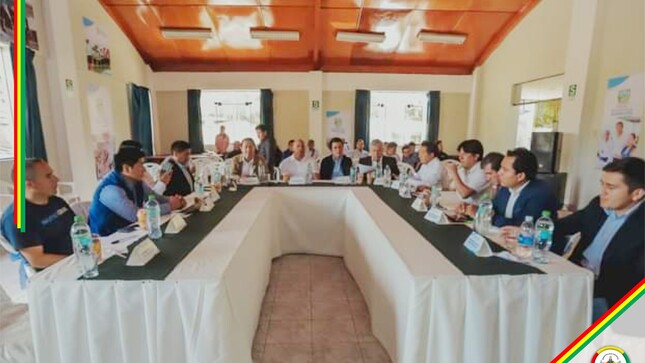 Reunión del IVP acuerda mejorar caminos y gestionar combustible para vías afectadas por lluvias en Cajamarca.