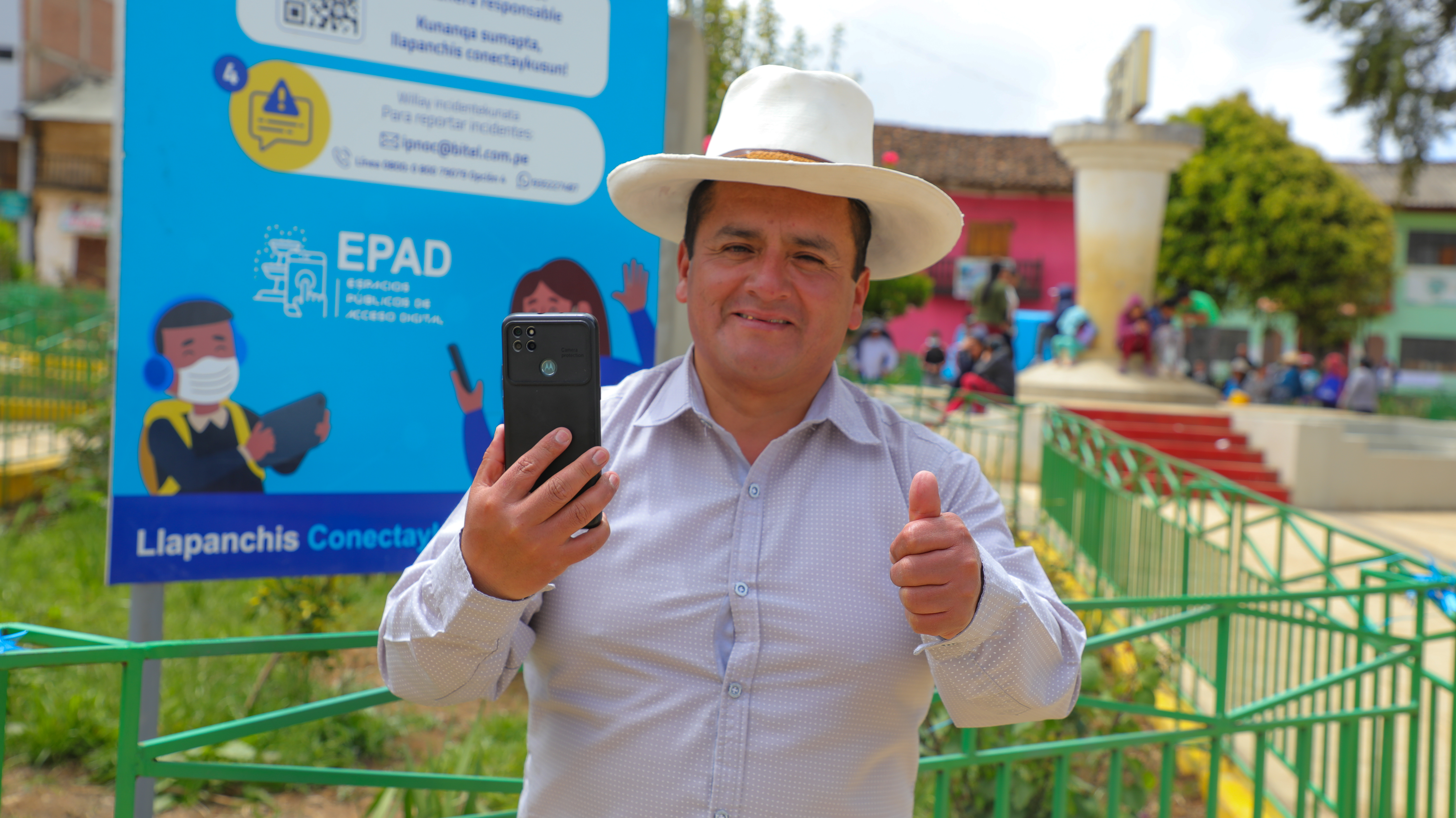 Archivo JPG de usuarios conectándose a Internet desde sus celulares