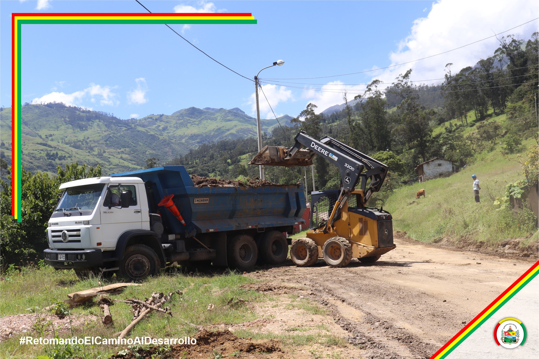 La Municipalidad de La Asunción realiza mantenimiento y limpieza de cunetas en la vía Asunción-Choropampa.