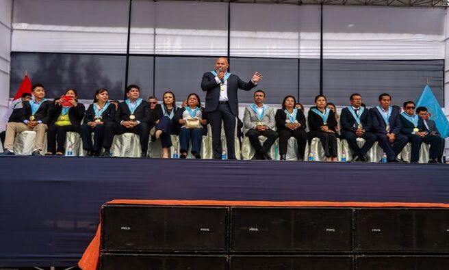 👥 Con el respaldo del concejo provincial y los funcionarios municipales, el alcalde Joaquín Ramírez lideró con éxito la II Audiencia Pública 2024, realizada en la plataforma de Villa Huacariz, en la zona sur de la ciudad.
🚧 Durante su intervención, el alcalde anunció un importante paquete de obras de saneamiento, pistas y veredas que se ejecutará en este sector antes de fin de año, mejorando significativamente la calidad de vida de los vecinos.
📊 Además, detalló los proyectos ya culminados, los que están en ejecución y las próximas obras gestionadas, que representarán una inversión total superior a los 1,400 millones de soles.
✅ La gestión municipal sigue impulsando el desarrollo de Cajamarca, mostrando resultados concretos que benefician a toda la población.