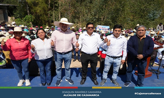 🔸 Con una inversión cercana a los 2 millones de soles, la actual gestión municipal liderada por el alcalde Joaquin Ramírez construirá este proyecto beneficiará directamente a más de 2,500 familias de la zona. Cabe precisar que en diciembre del año pasado el puente Tual se desplomó y fue reparado conjuntamente con la comunidad, quienes solicitaron la construcción definitiva de este puente.
🔸 El alcalde provincial Joaquín Ramírez llegó hasta la comunidad de Huambocancha Baja para anunciar esta esperada obra, gestionada gracias a su compromiso de atender las necesidades de los cajamarquinos.
💬 “Después de más de 30 años de espera, hoy hacemos realidad este sueño que mejorará la conectividad y calidad de vida de nuestros pobladores”, destacó el alcalde al presentar este logro, resultado de intensas gestiones para asegurar el financiamiento.
🔻 ¡Seguimos trabajando por un Cajamarca con mejores condiciones de vida para todos!