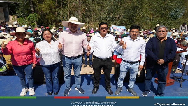 🔸 Con una inversión cercana a los 2 millones de soles, la actual gestión municipal liderada por el alcalde Joaquin Ramírez construirá este proyecto beneficiará directamente a más de 2,500 familias de la zona. Cabe precisar que en diciembre del año pasado el puente Tual se desplomó y fue reparado conjuntamente con la comunidad, quienes solicitaron la construcción definitiva de este puente.
🔸 El alcalde provincial Joaquín Ramírez llegó hasta la comunidad de Huambocancha Baja para anunciar esta esperada obra, gestionada gracias a su compromiso de atender las necesidades de los cajamarquinos.
💬 “Después de más de 30 años de espera, hoy hacemos realidad este sueño que mejorará la conectividad y calidad de vida de nuestros pobladores”, destacó el alcalde al presentar este logro, resultado de intensas gestiones para asegurar el financiamiento.
🔻 ¡Seguimos trabajando por un Cajamarca con mejores condiciones de vida para todos!