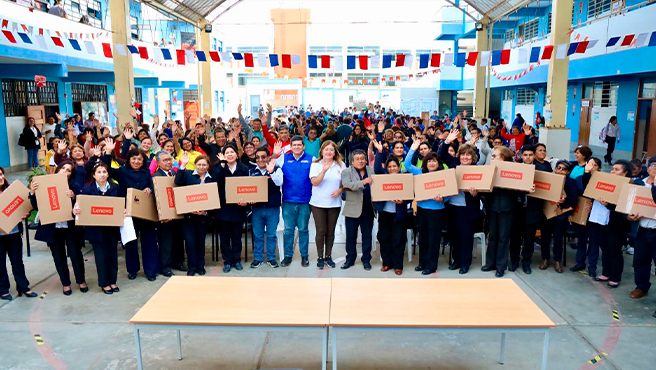 1460 laptops fueron distribuidos en Ascope.