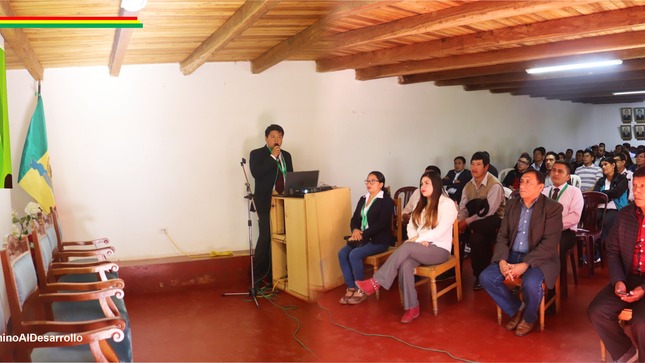 Se presentó el "Informe de 100 días de Gestión" del alcalde Erick Vigo Rojas, detallando proyectos y metas.