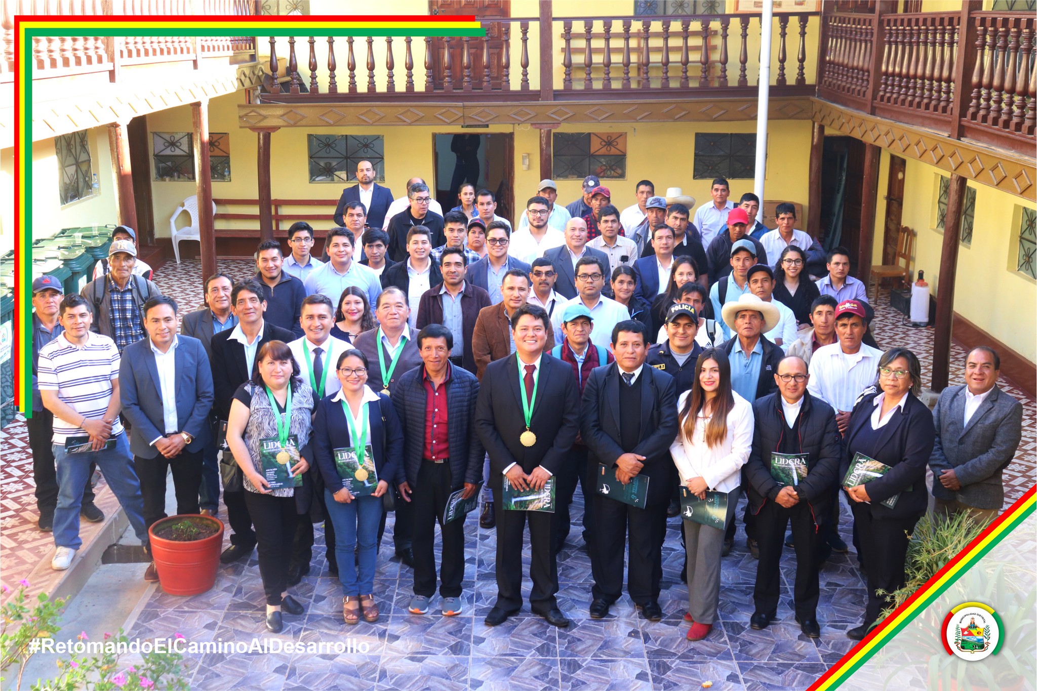 Se presentó el "Informe de 100 días de Gestión" del alcalde Erick Vigo Rojas, detallando proyectos y metas.