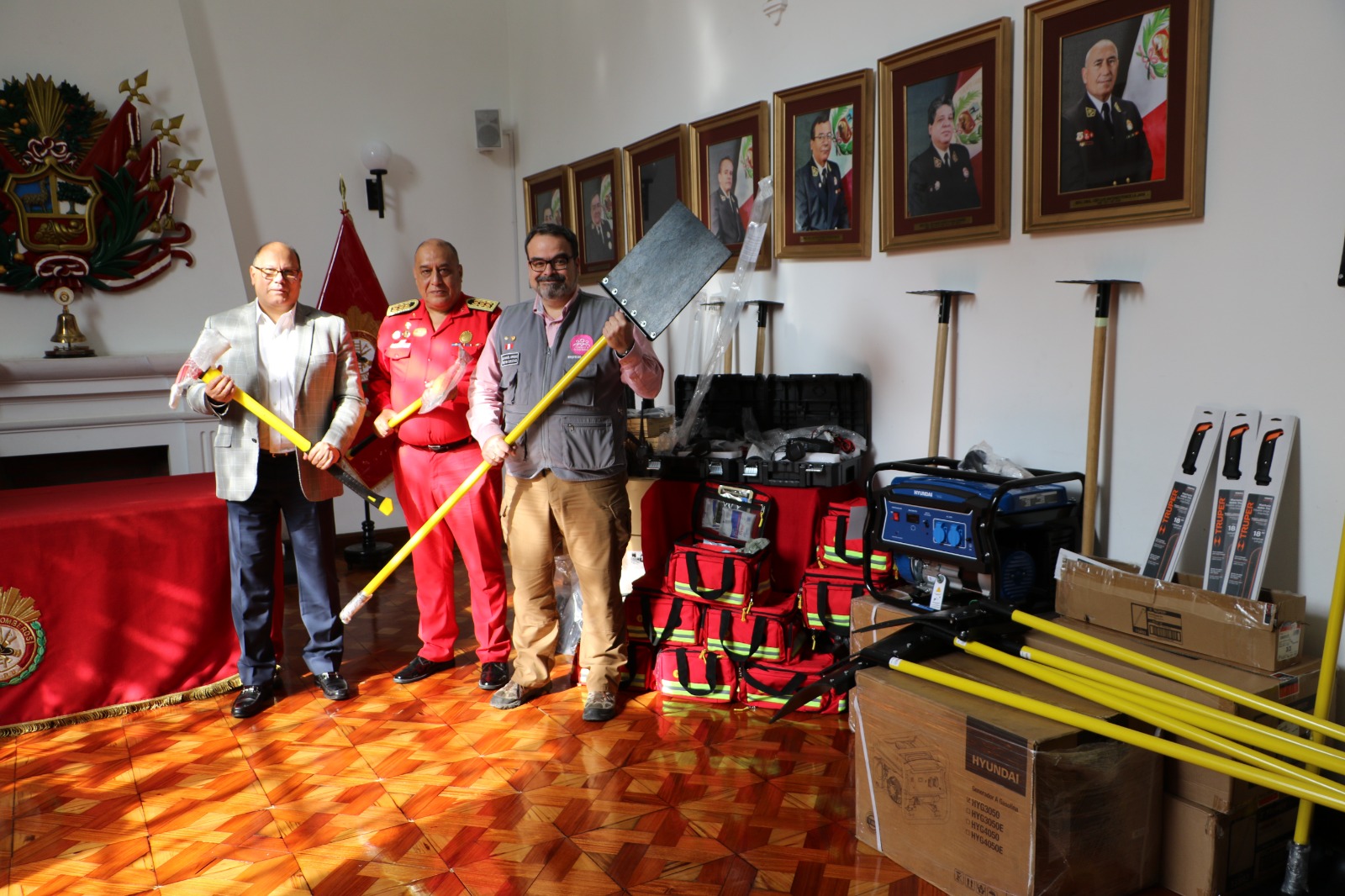 Equipados para vencer al fuego: Asociación Hombro a Hombro realiza donación al CGBVP