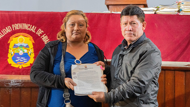 MPH entrego títulos de propiedad a familias Huarmeyanas.